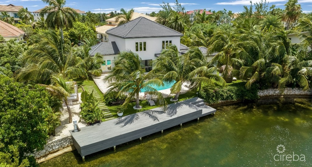 Executive Home At Yacht Club