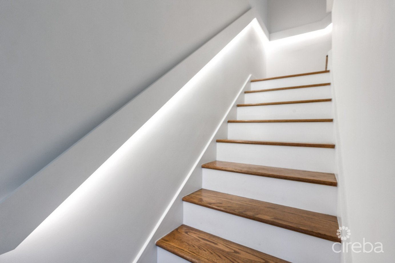 Canalfront 4 Bed  4.5 Bath - Newly Renovated Governors Harbour Home