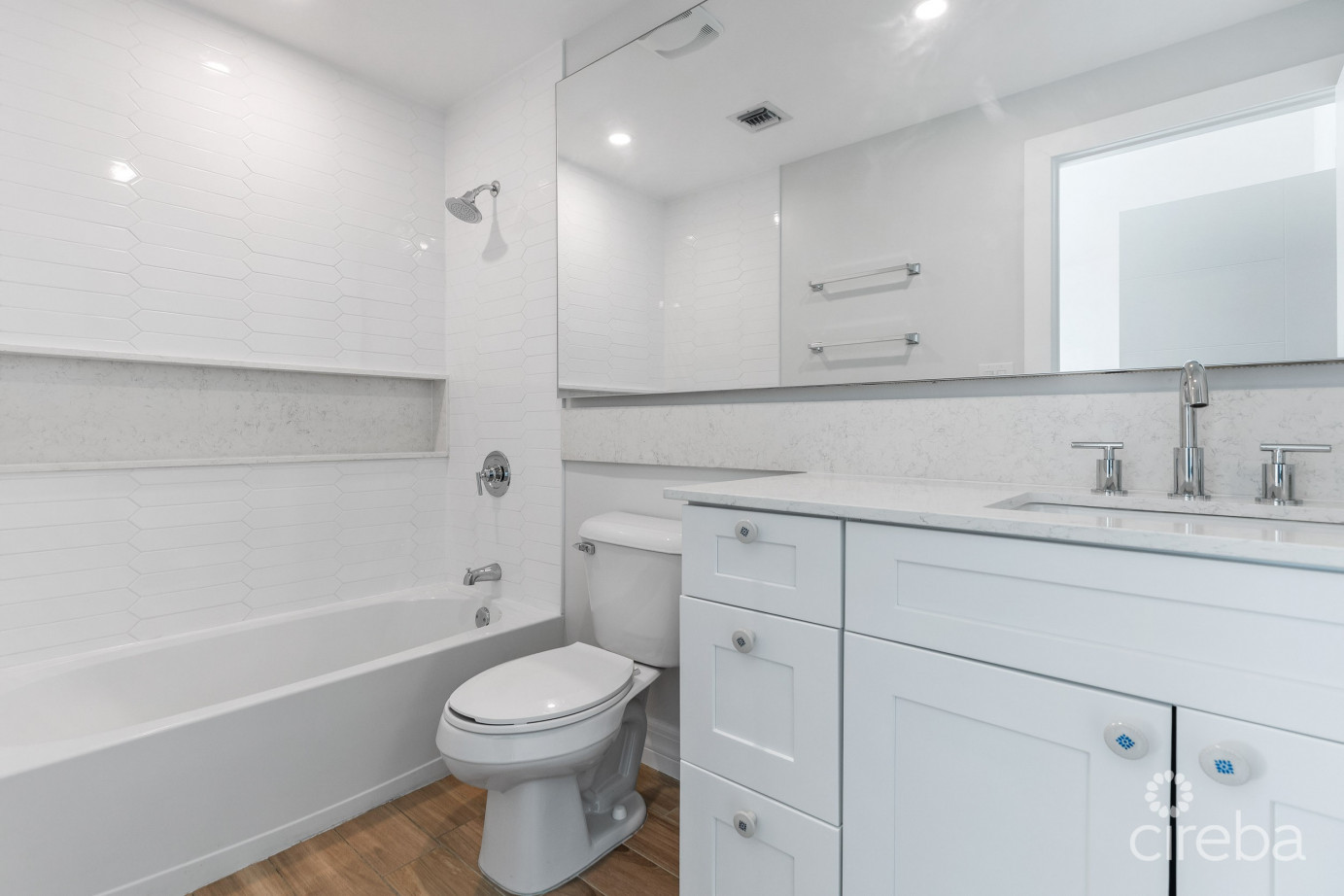 Canalfront 4 Bed  4.5 Bath - Newly Renovated Governors Harbour Home