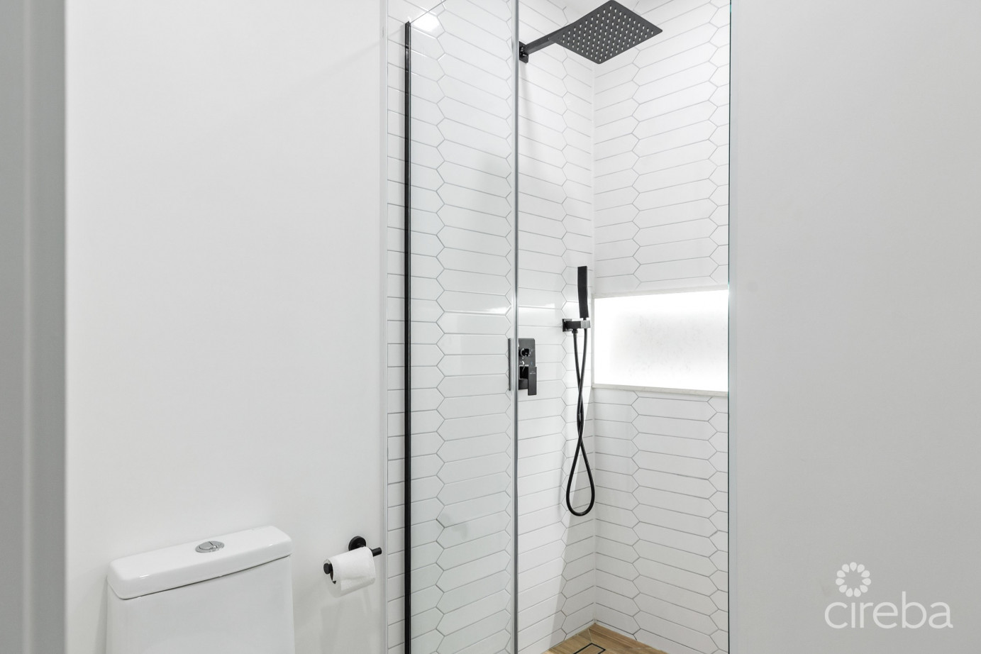 Canalfront 4 Bed  4.5 Bath - Newly Renovated Governors Harbour Home