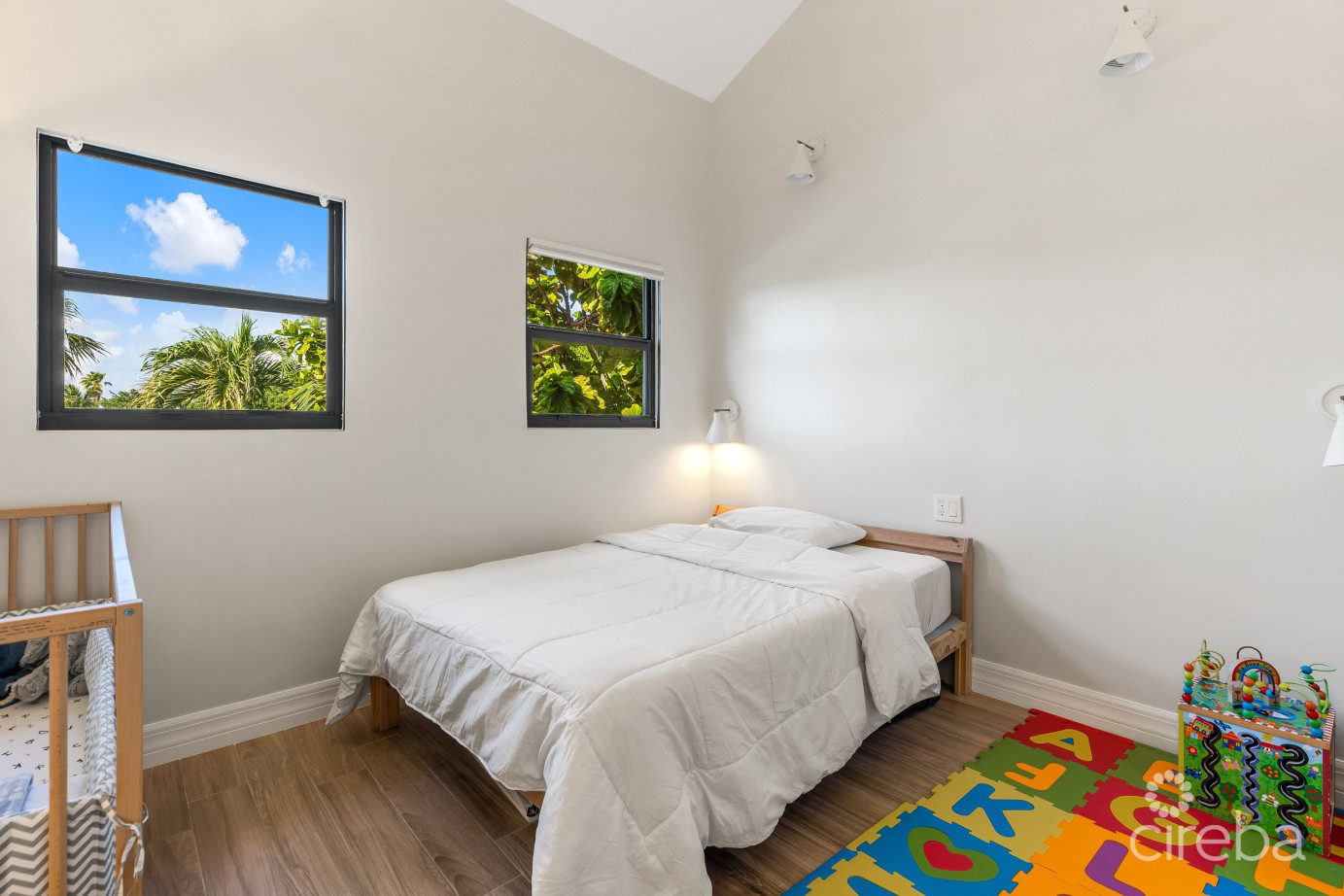 Canalfront 4 Bed  4.5 Bath - Newly Renovated Governors Harbour Home