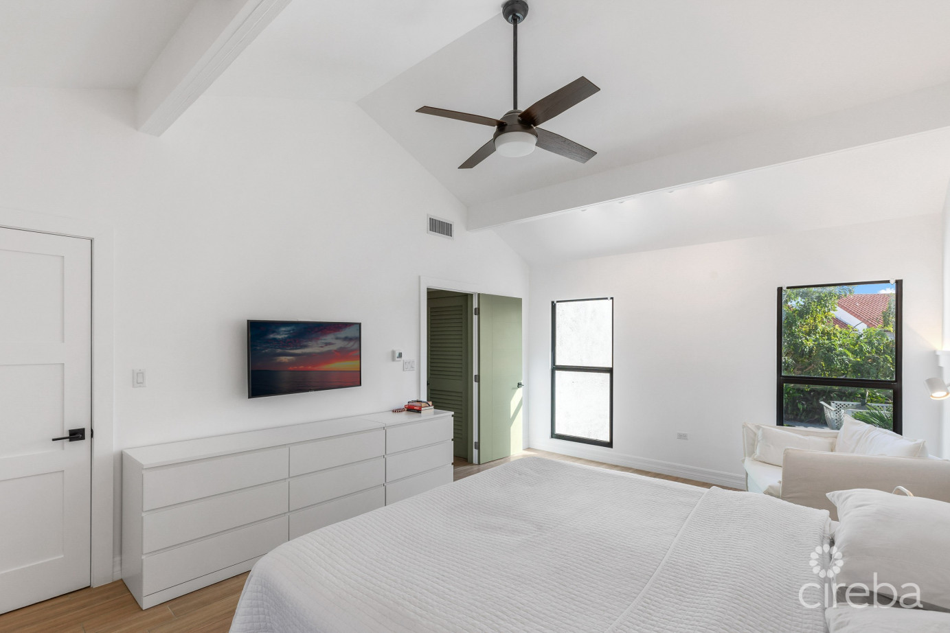 Canalfront 4 Bed  4.5 Bath - Newly Renovated Governors Harbour Home