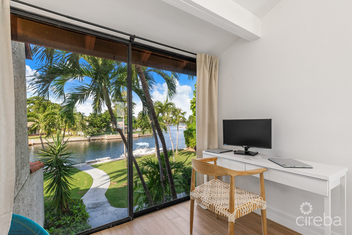 Canalfront 4 Bed  4.5 Bath - Newly Renovated Governors Harbour Home