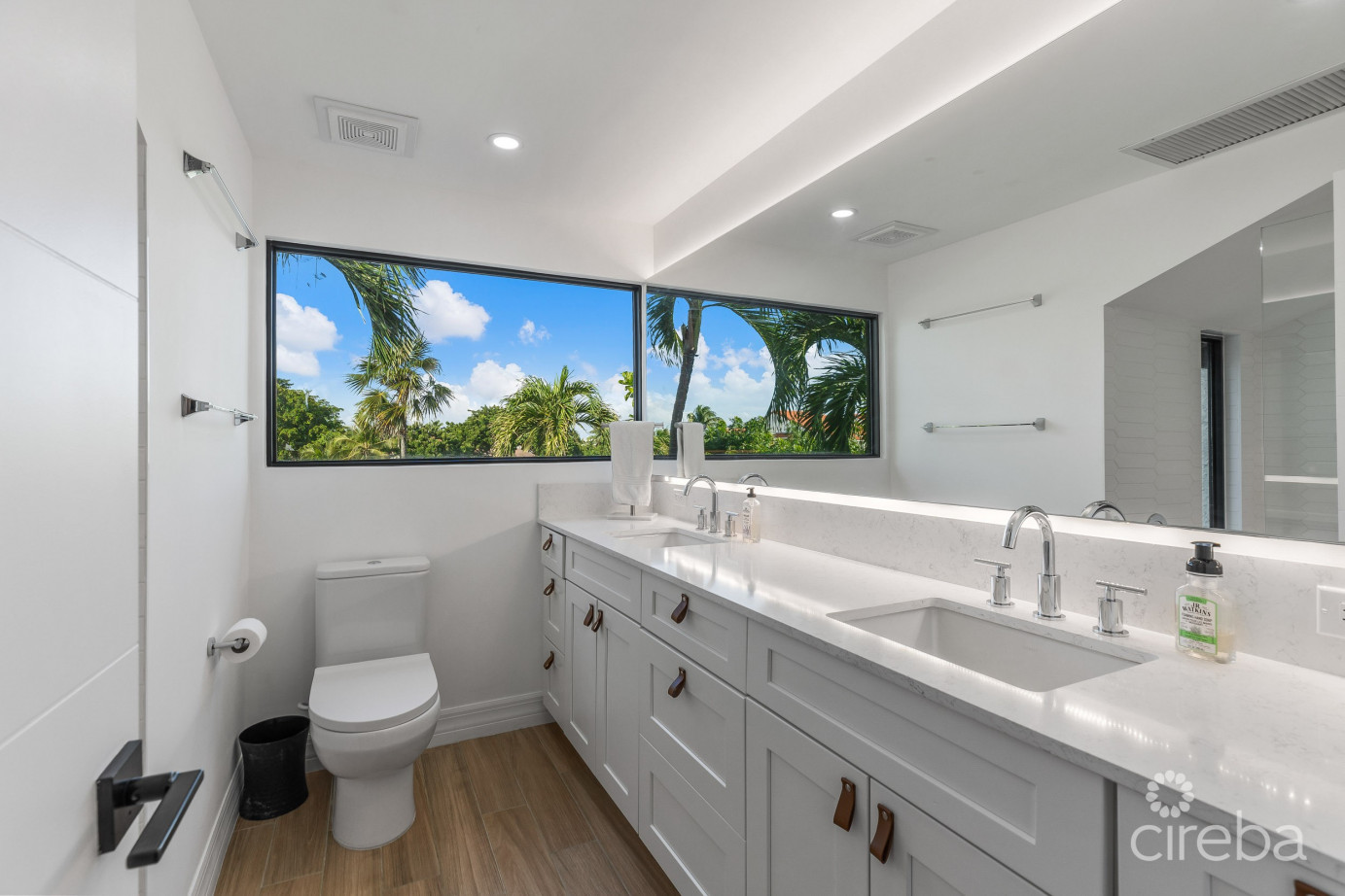 Canalfront 4 Bed  4.5 Bath - Newly Renovated Governors Harbour Home