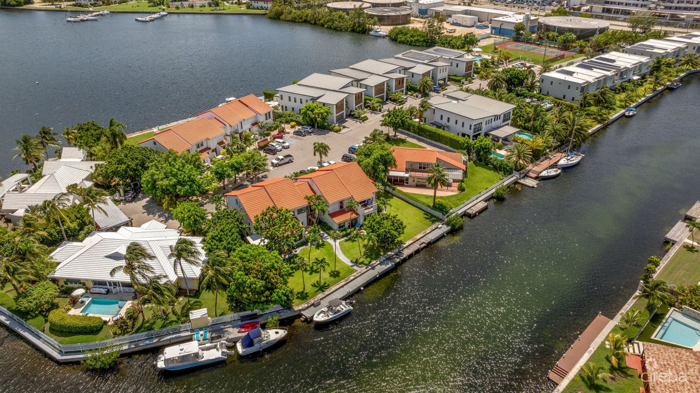 Canalfront 4 Bed  4.5 Bath - Newly Renovated Governors Harbour Home