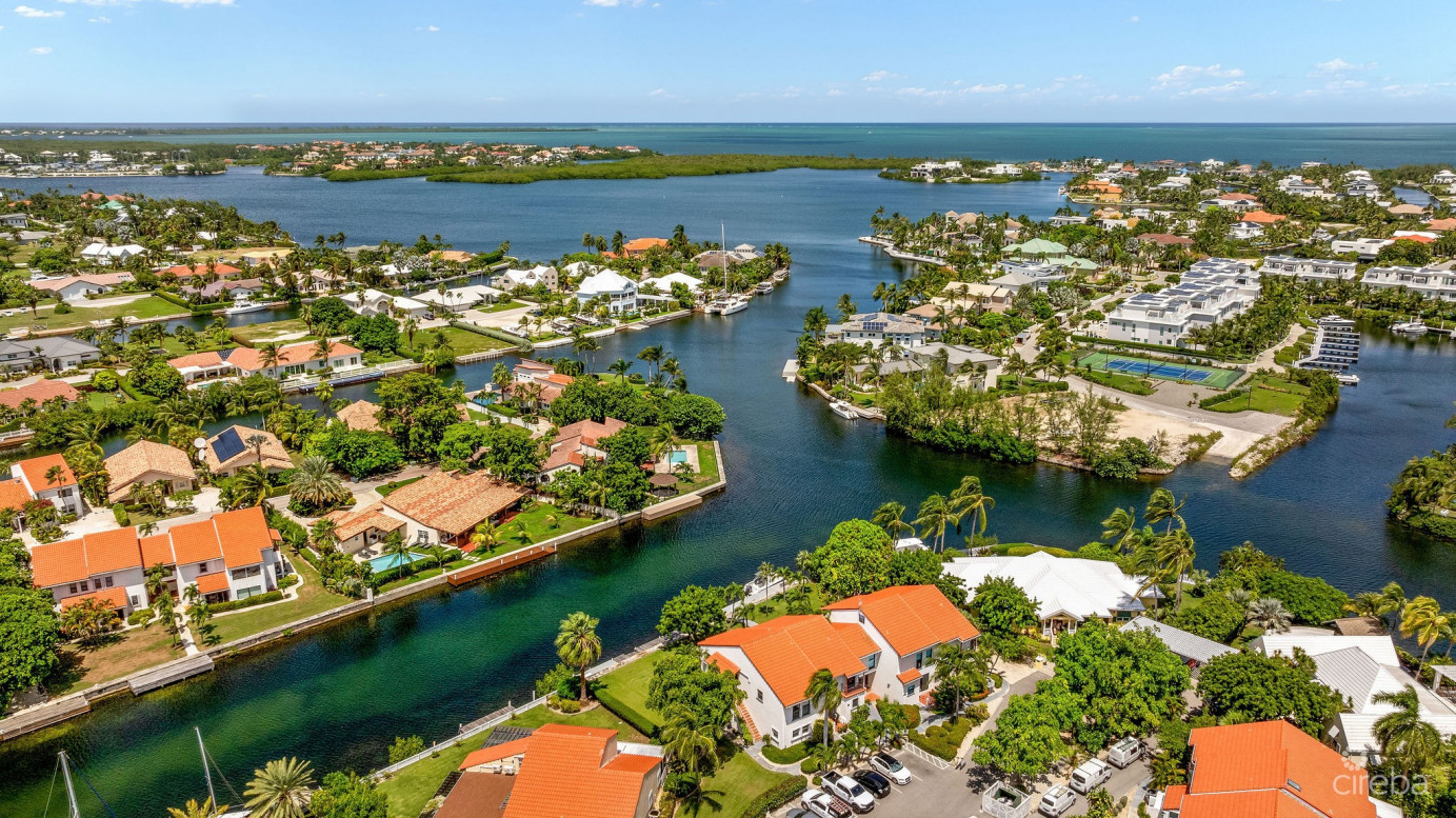 Canalfront 4 Bed  4.5 Bath - Newly Renovated Governors Harbour Home