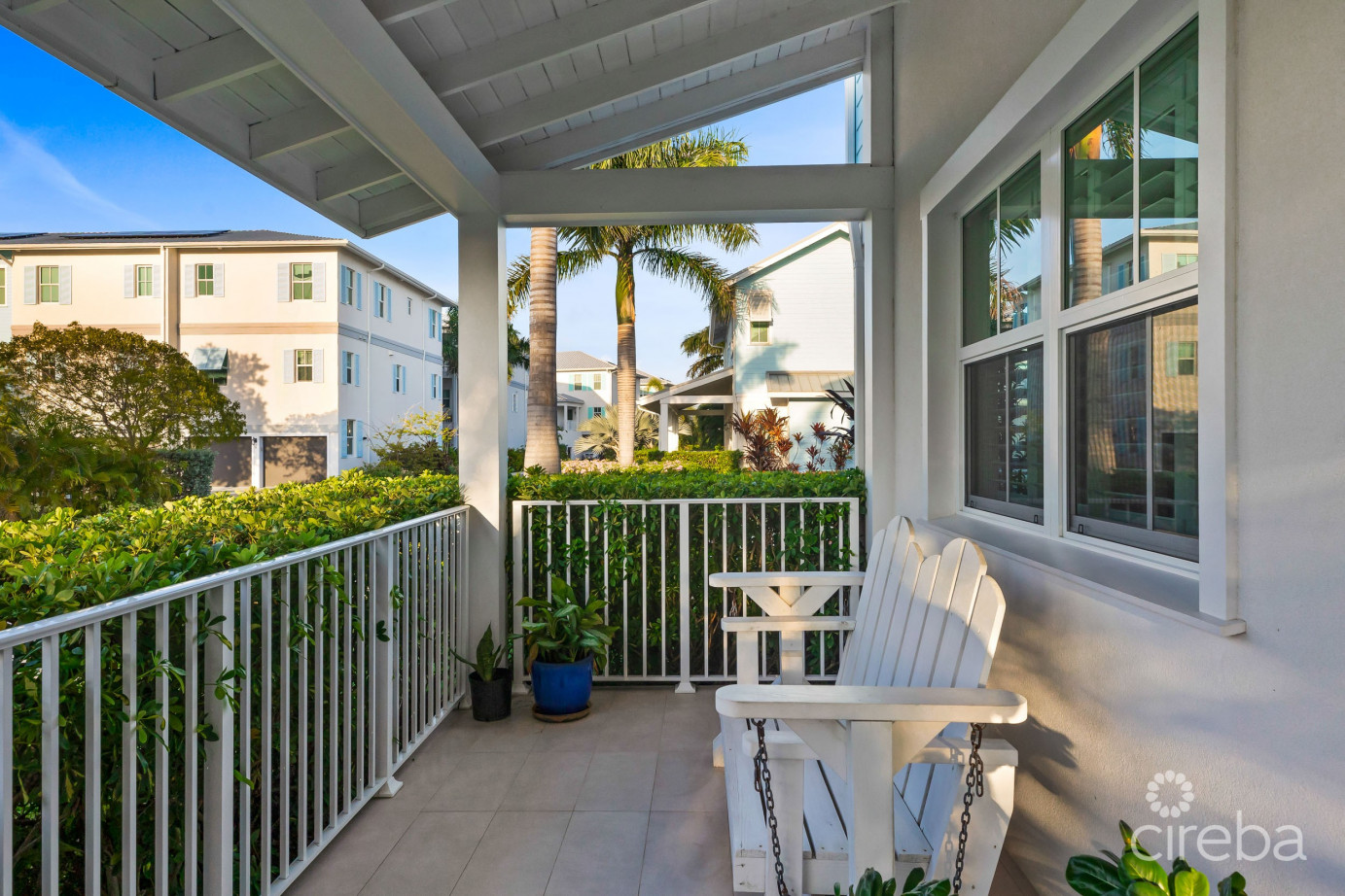 Periwinkle 1, Cottage With Garage