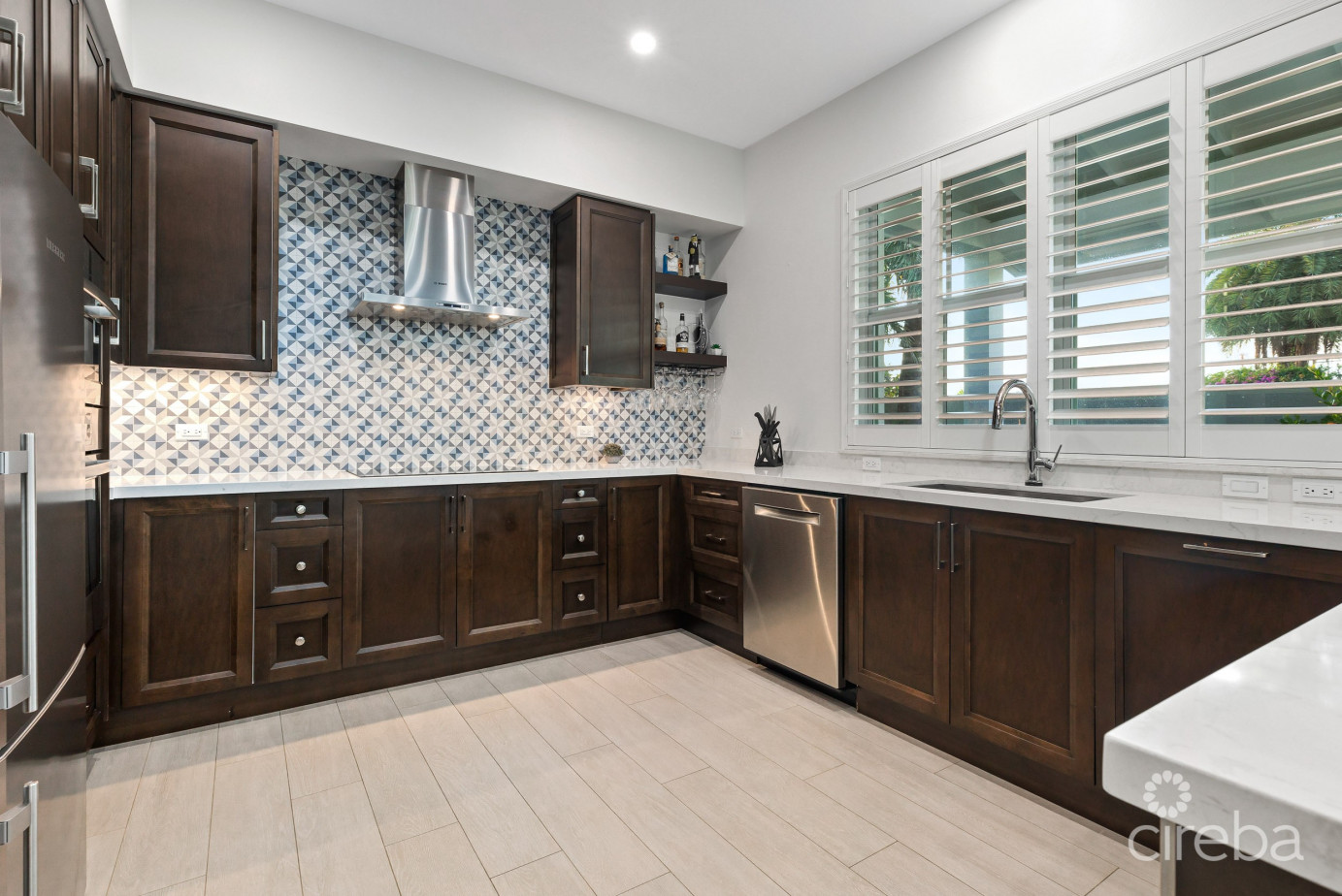 Periwinkle 1, Cottage With Garage