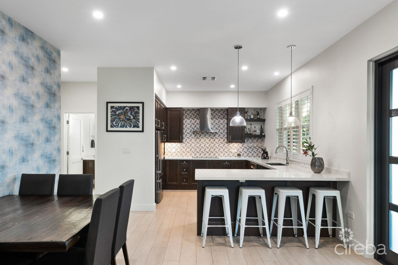 Periwinkle 1, Cottage With Garage