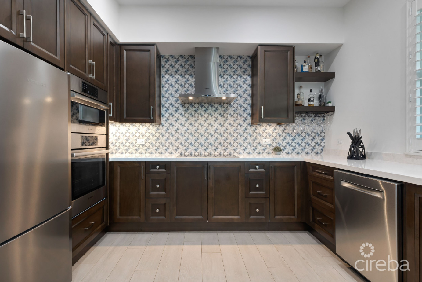 Periwinkle 1, Cottage With Garage