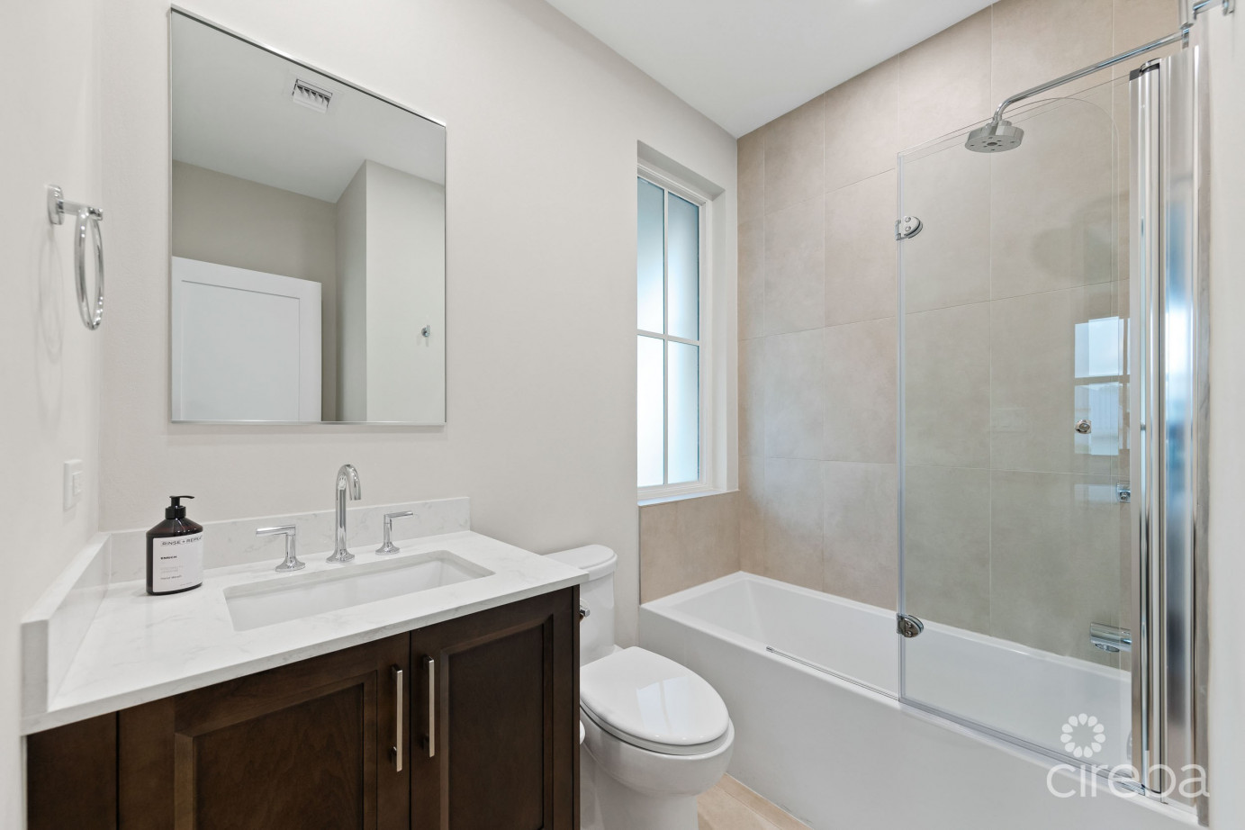 Periwinkle 1, Cottage With Garage