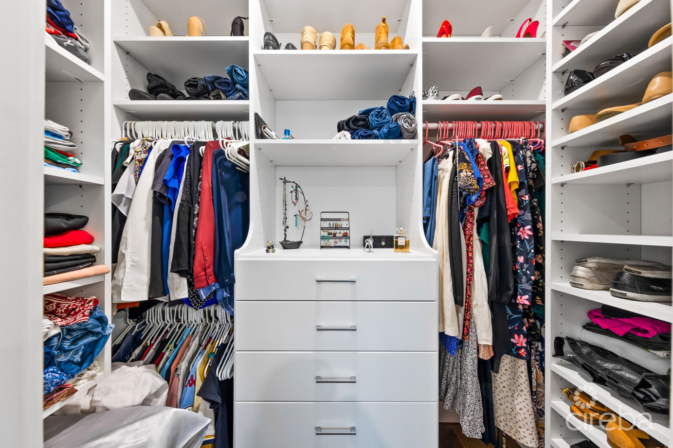 Periwinkle 1, Cottage With Garage