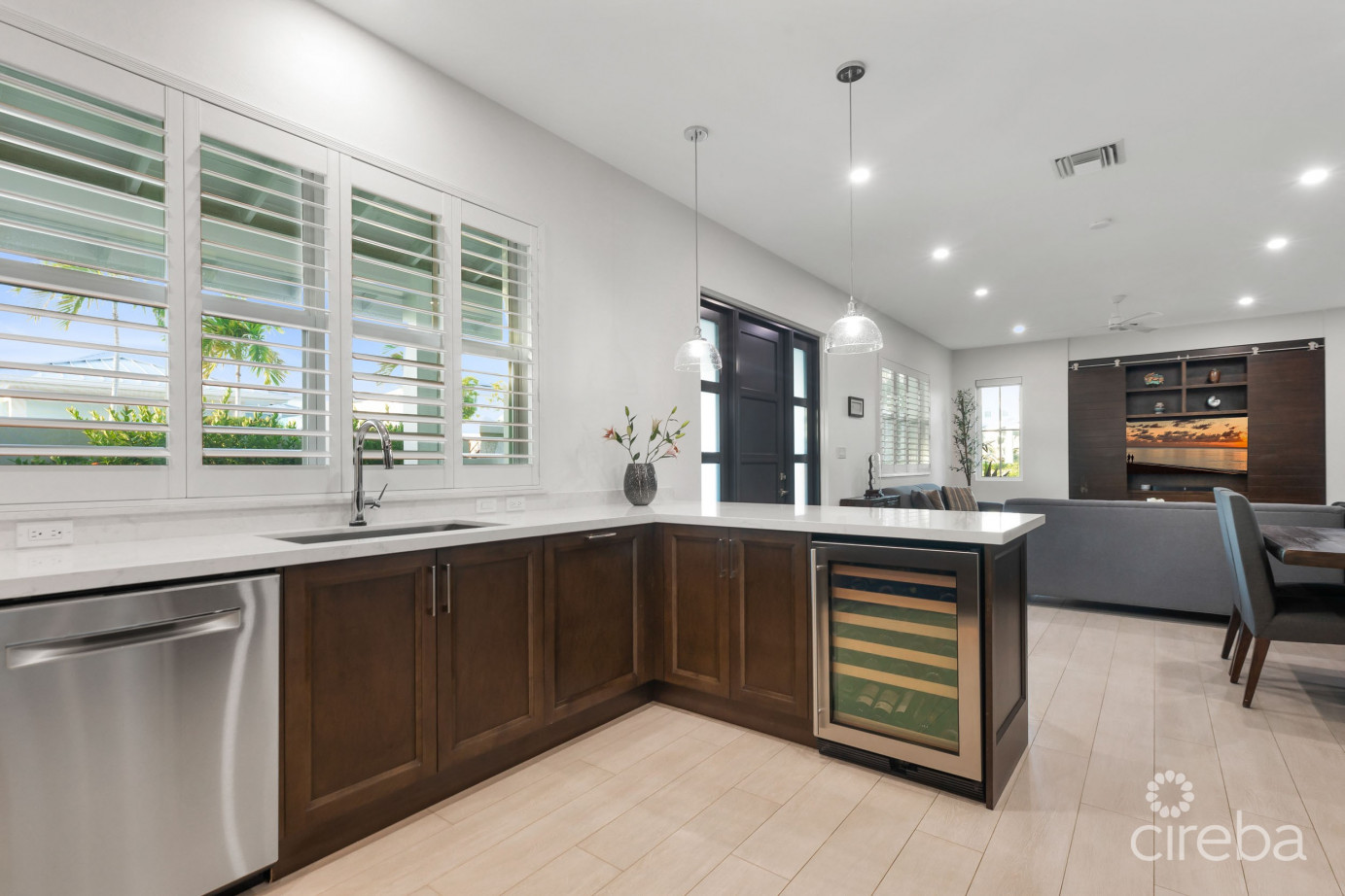 Periwinkle 1, Cottage With Garage