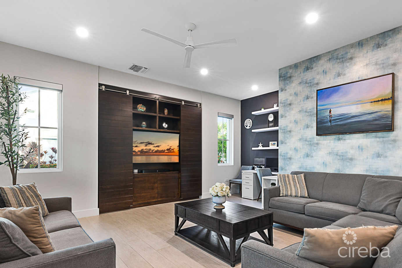 Periwinkle 1, Cottage With Garage