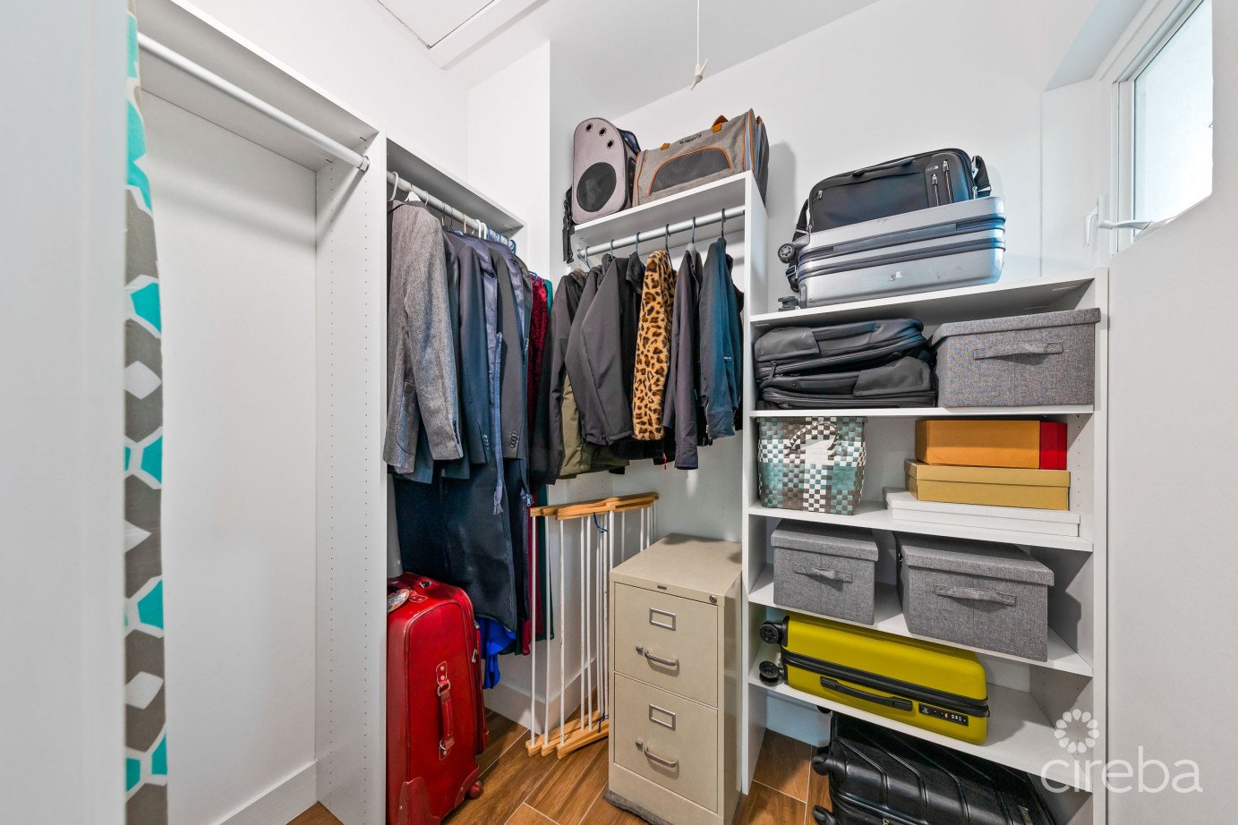 Periwinkle 1, Cottage With Garage