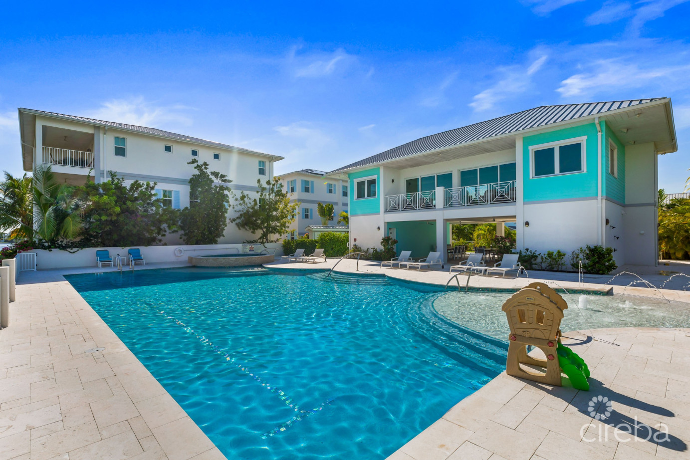 Periwinkle 1, Cottage With Garage