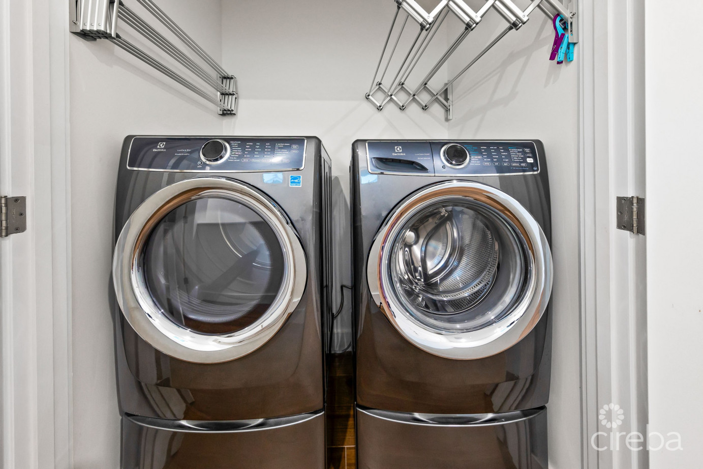 Periwinkle 1, Cottage With Garage