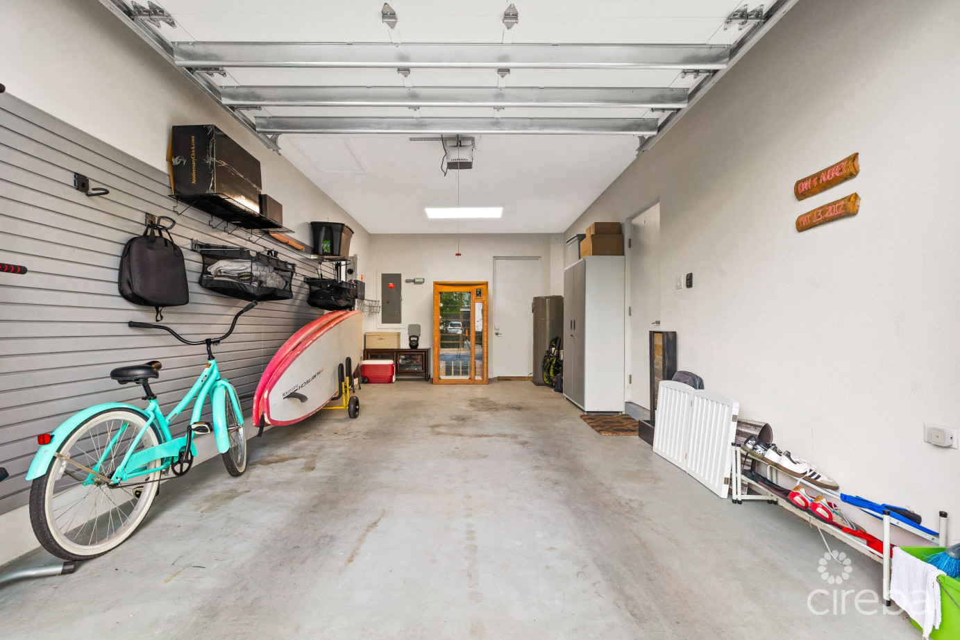 Periwinkle 1, Cottage With Garage