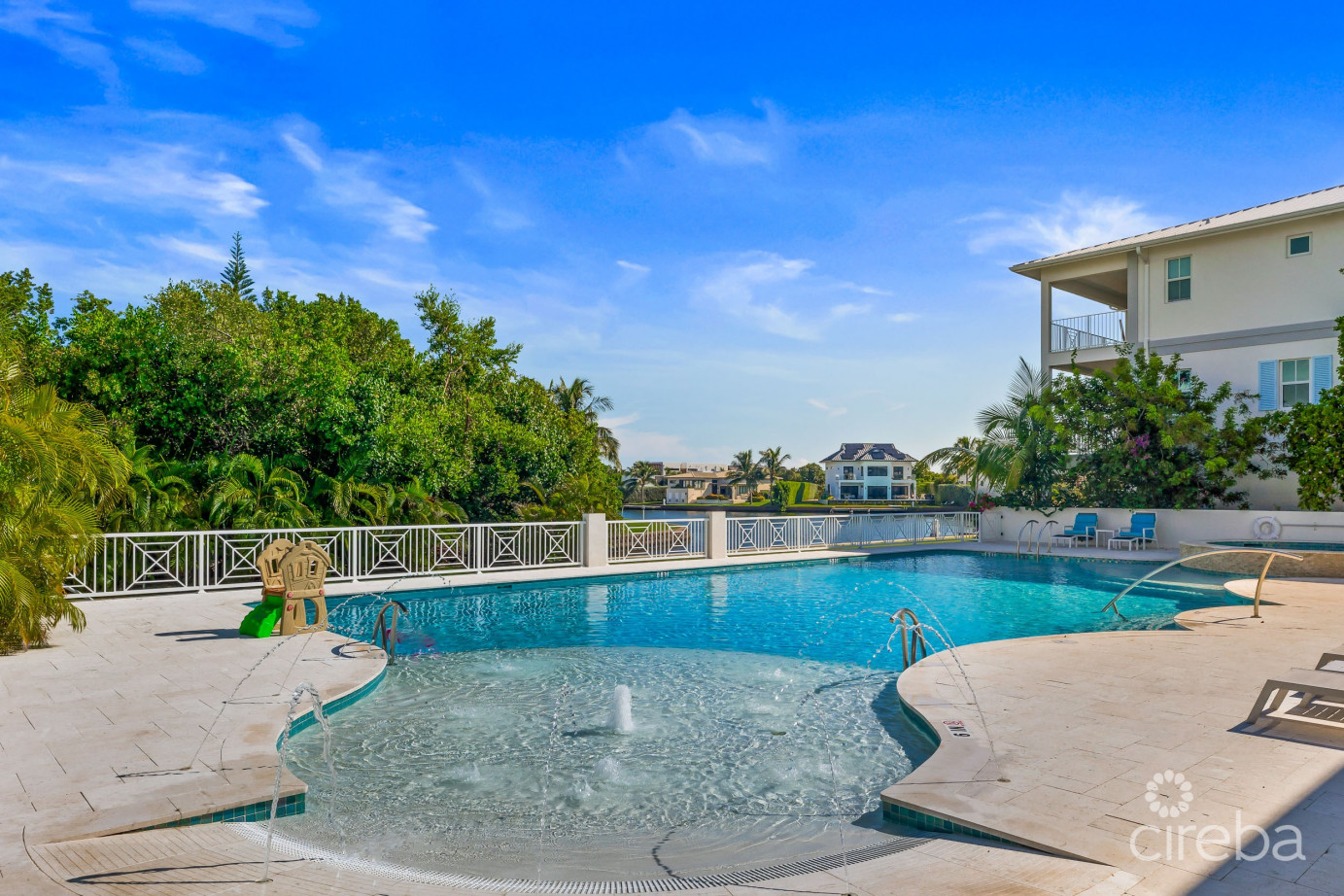 Periwinkle 1, Cottage With Garage