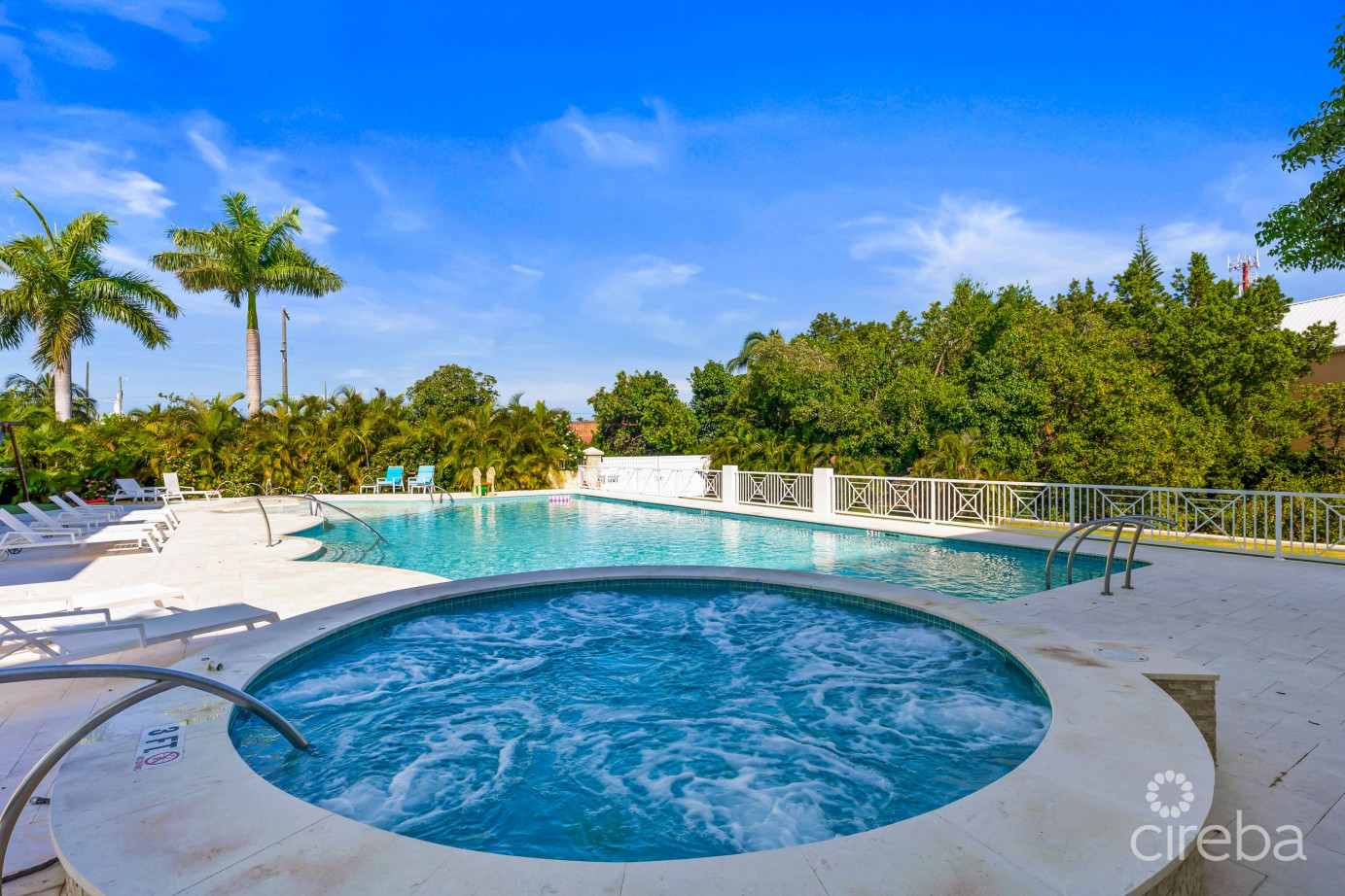 Periwinkle 1, Cottage With Garage