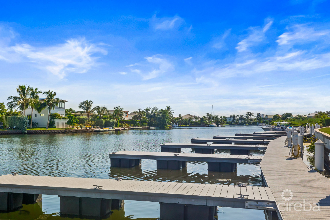 Periwinkle 1, Cottage With Garage