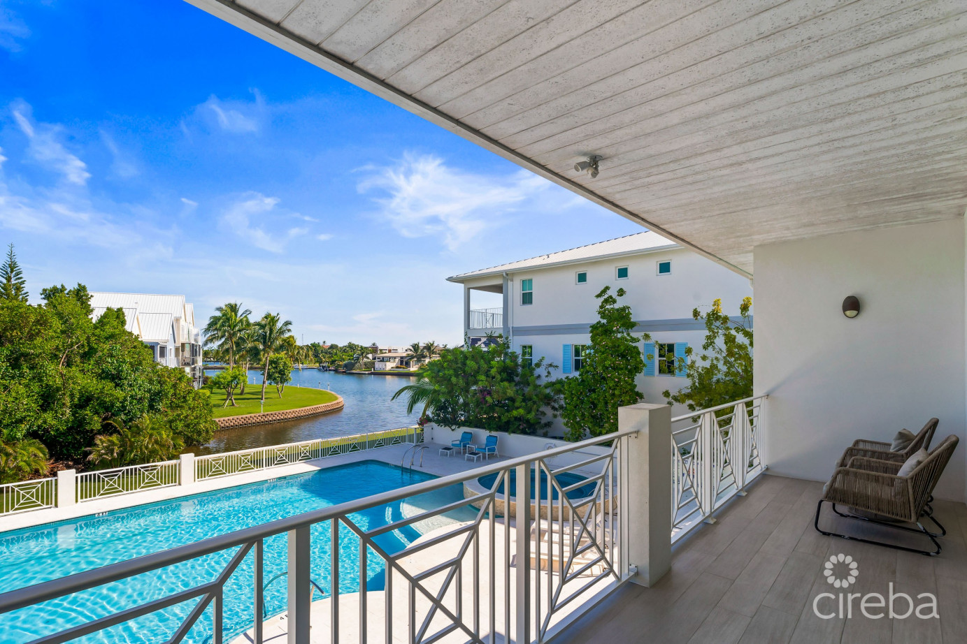 Periwinkle 1, Cottage With Garage