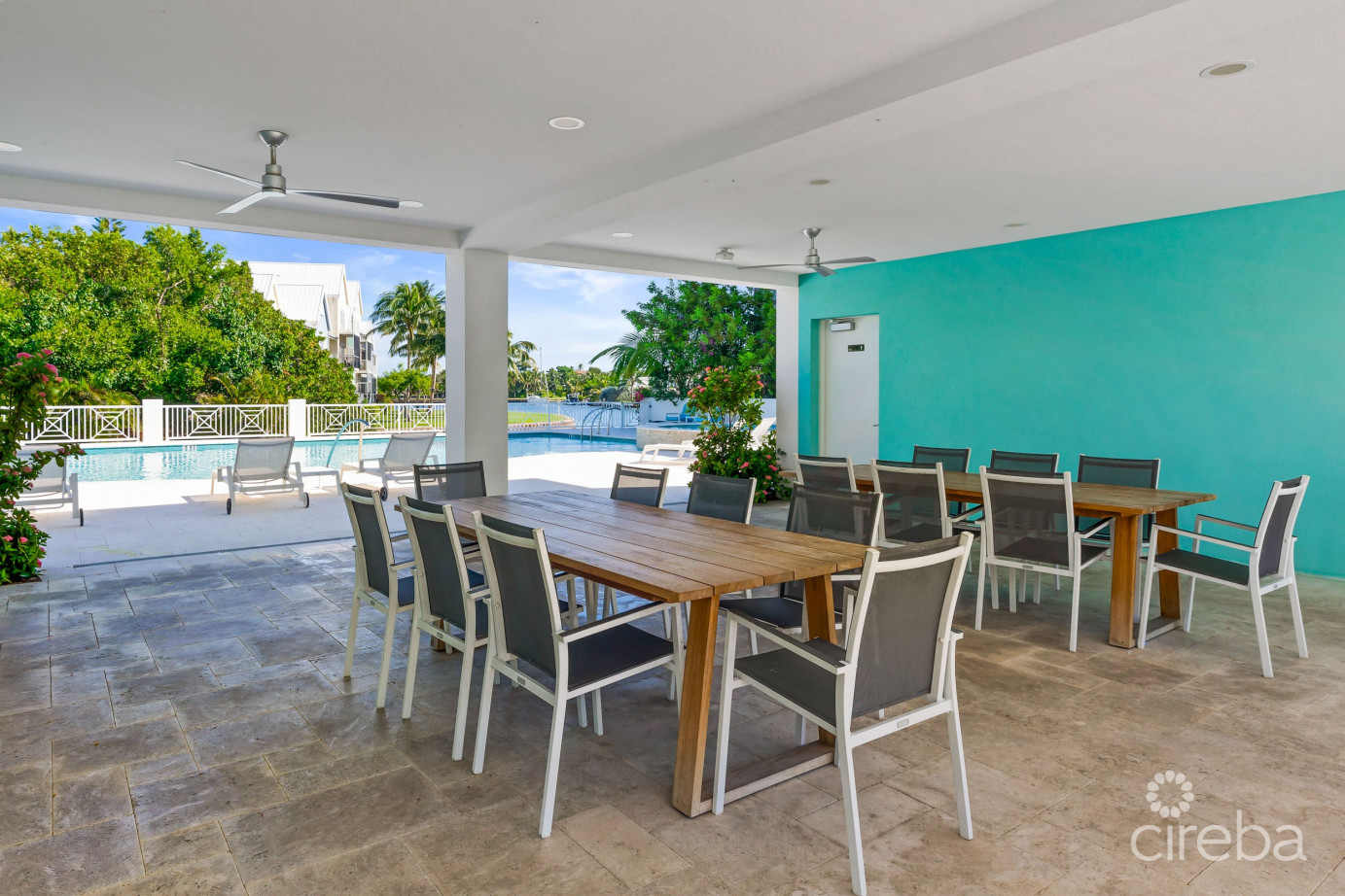 Periwinkle 1, Cottage With Garage