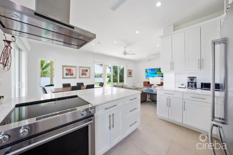 Unique Patrick's Island Canalfront W Guest House  3 Car Garage