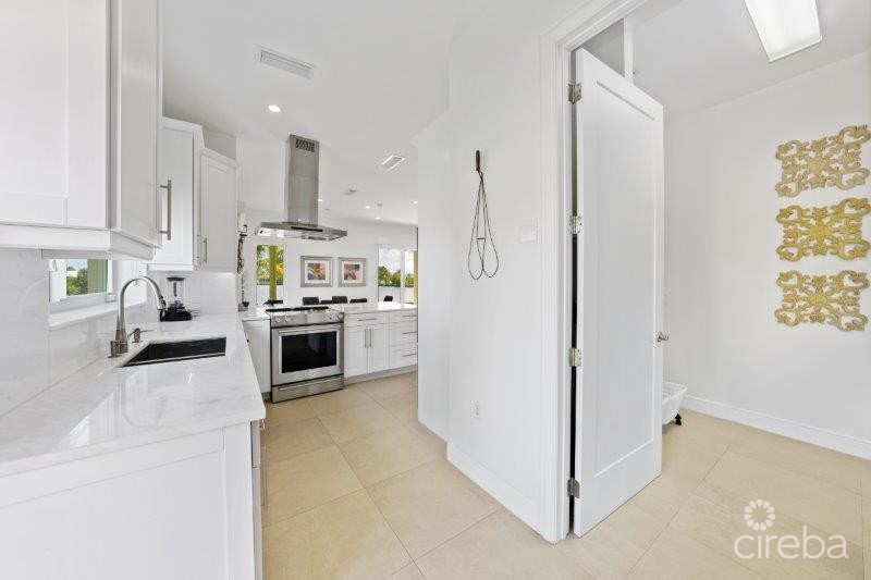 Unique Patrick's Island Canalfront W Guest House  3 Car Garage