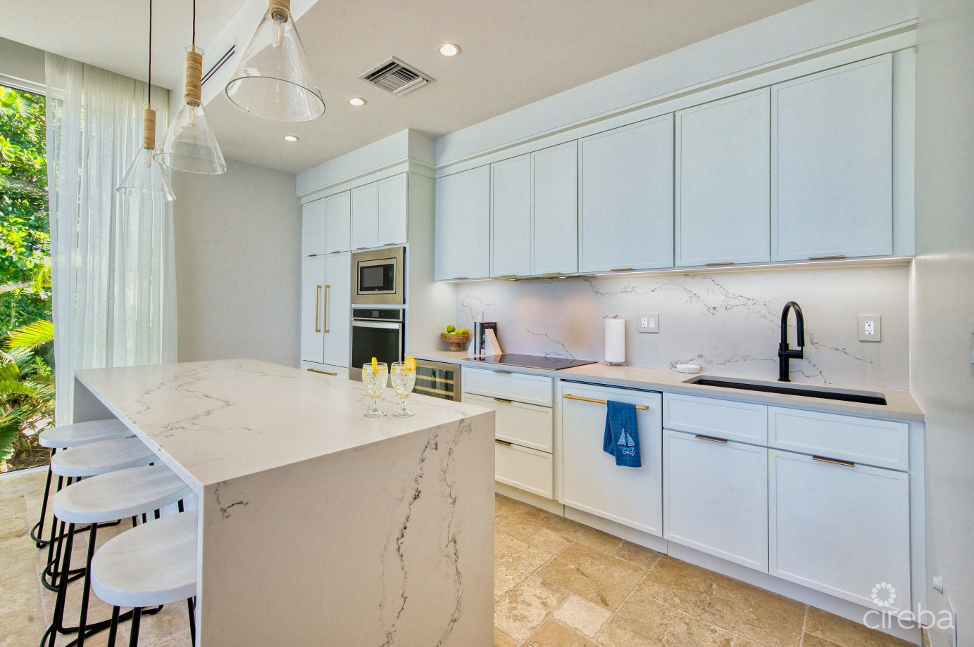 Seaside Hideaway - Fully Renovated Beachfront Gem