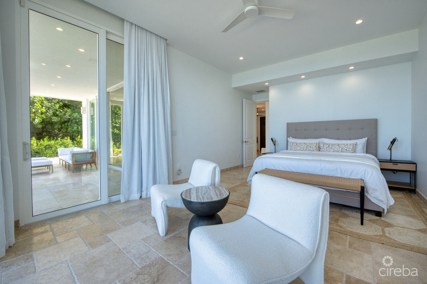 Seaside Hideaway - Fully Renovated Beachfront Gem