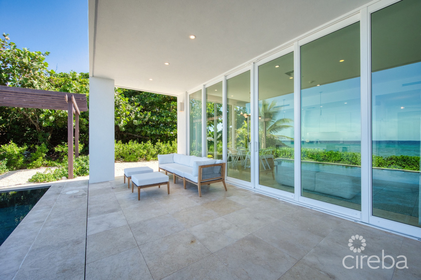 Seaside Hideaway - Fully Renovated Beachfront Gem