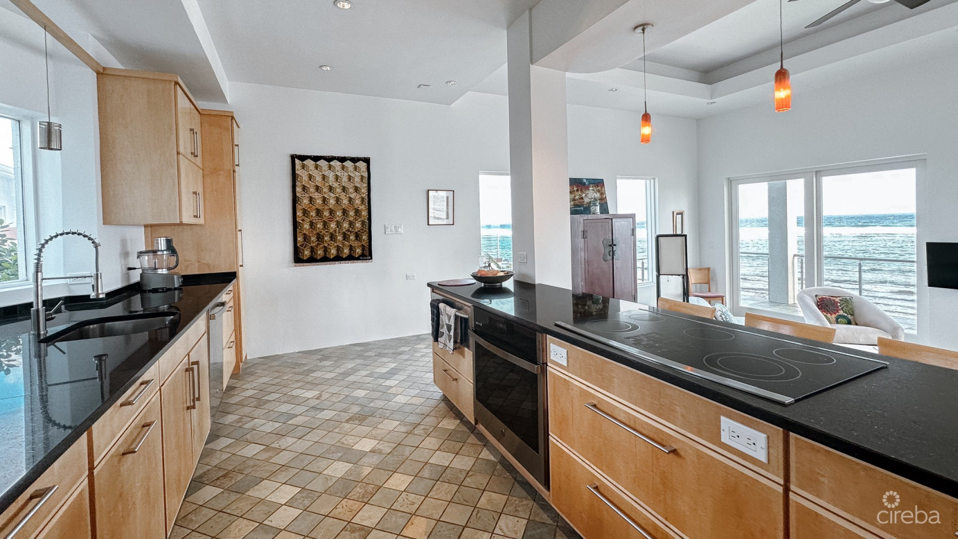 Beachfront Home, Manse Road