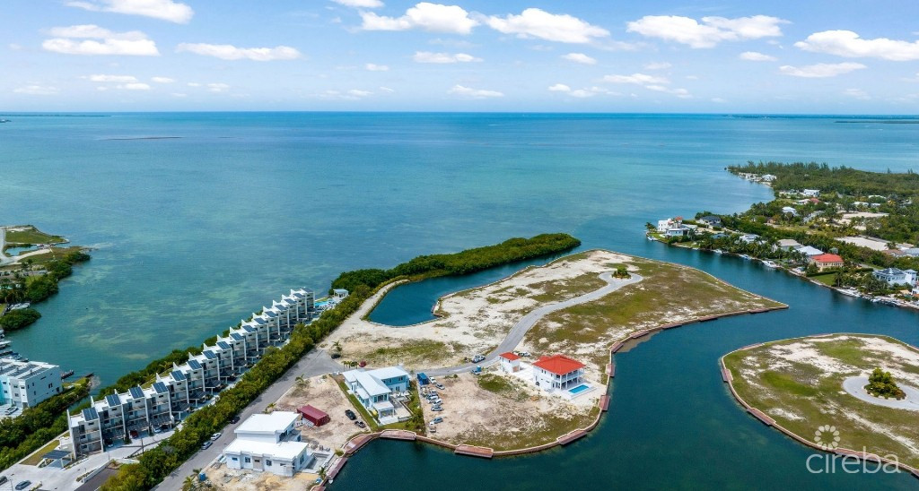 Harbour Reach Canal Front Lot