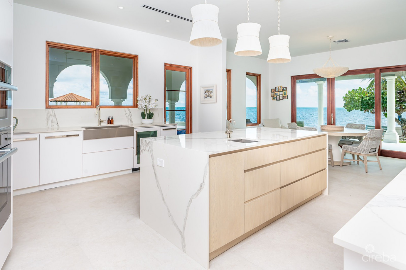 Miramar, A Vista Del Mar Ocean Front Estate