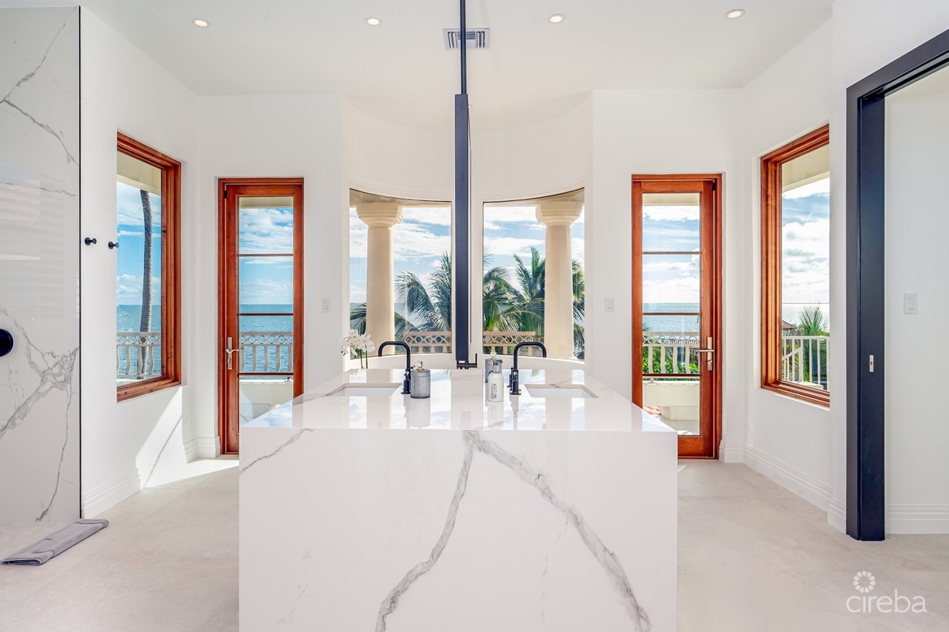 Miramar, A Vista Del Mar Ocean Front Estate