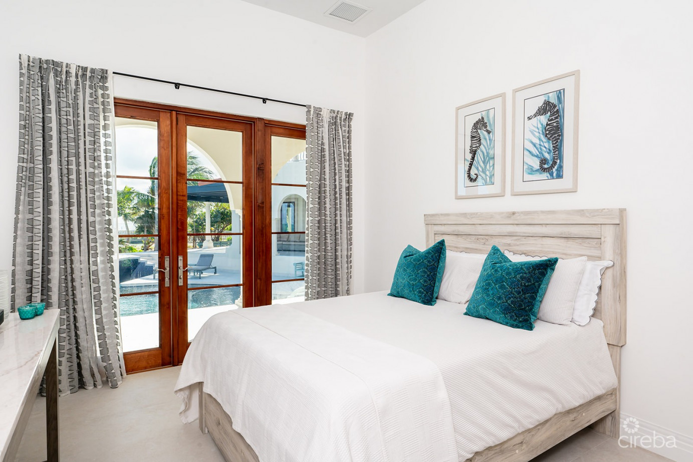 Miramar, A Vista Del Mar Ocean Front Estate