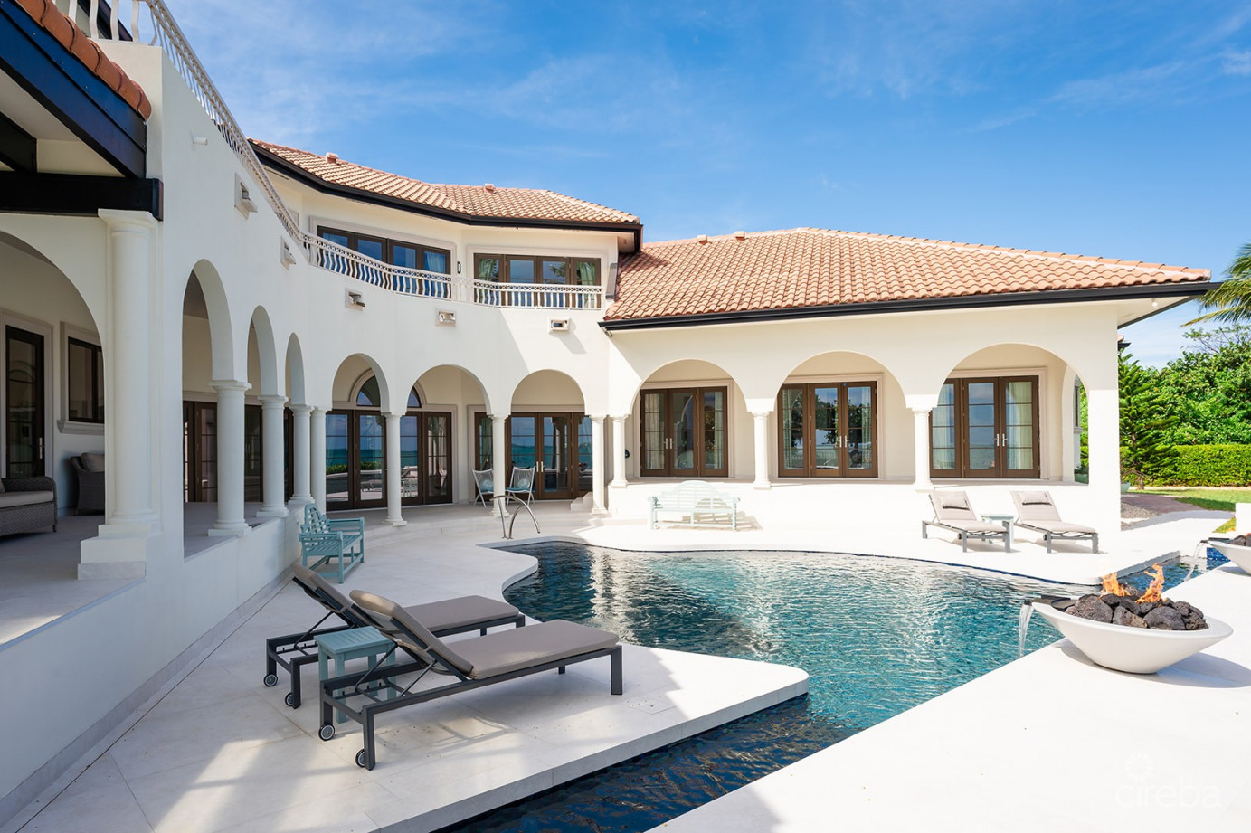 Miramar, A Vista Del Mar Ocean Front Estate