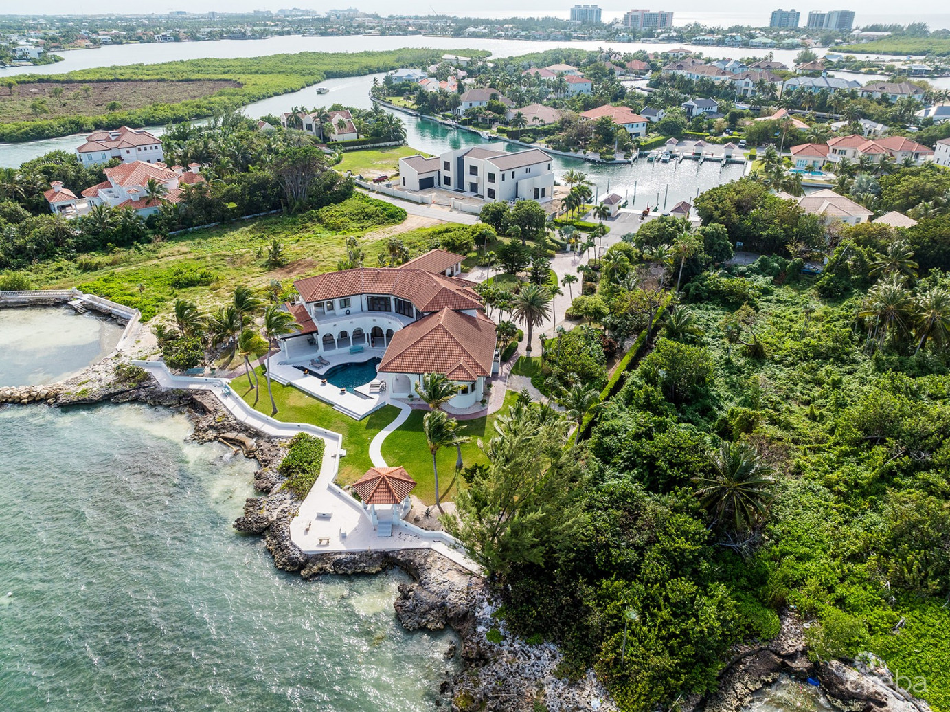 Miramar, A Vista Del Mar Ocean Front Estate