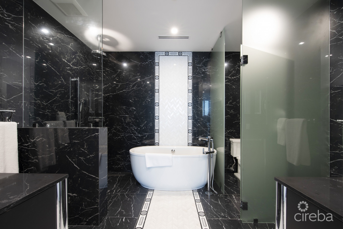 Fin Residence 9 - Corner Ocean Front Unit With Exceptional Amenities