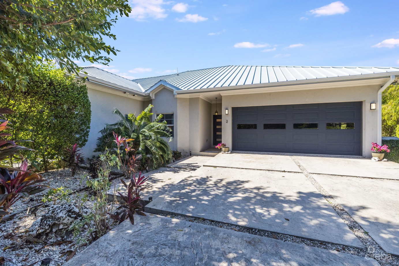 Beach Bay 3 Bedroom Plus Den