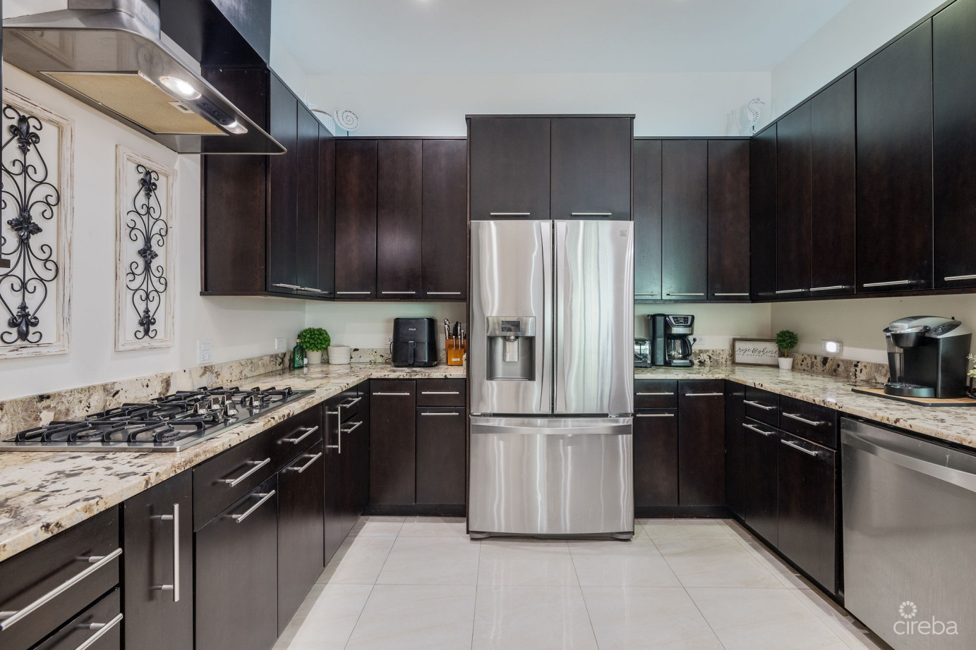 Beach Bay 3 Bedroom Plus Den