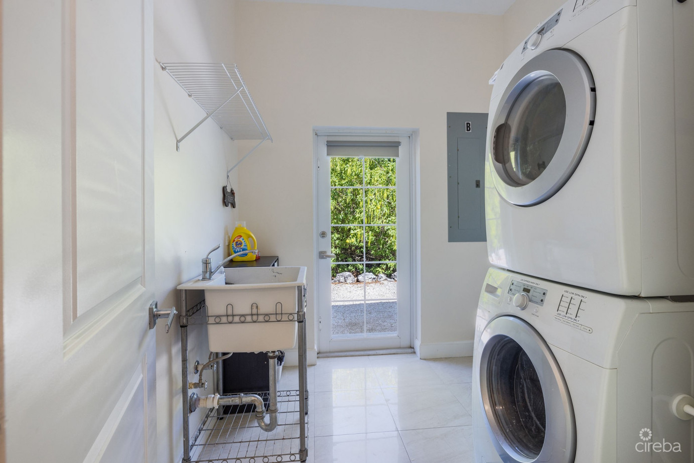 Beach Bay 3 Bedroom Plus Den