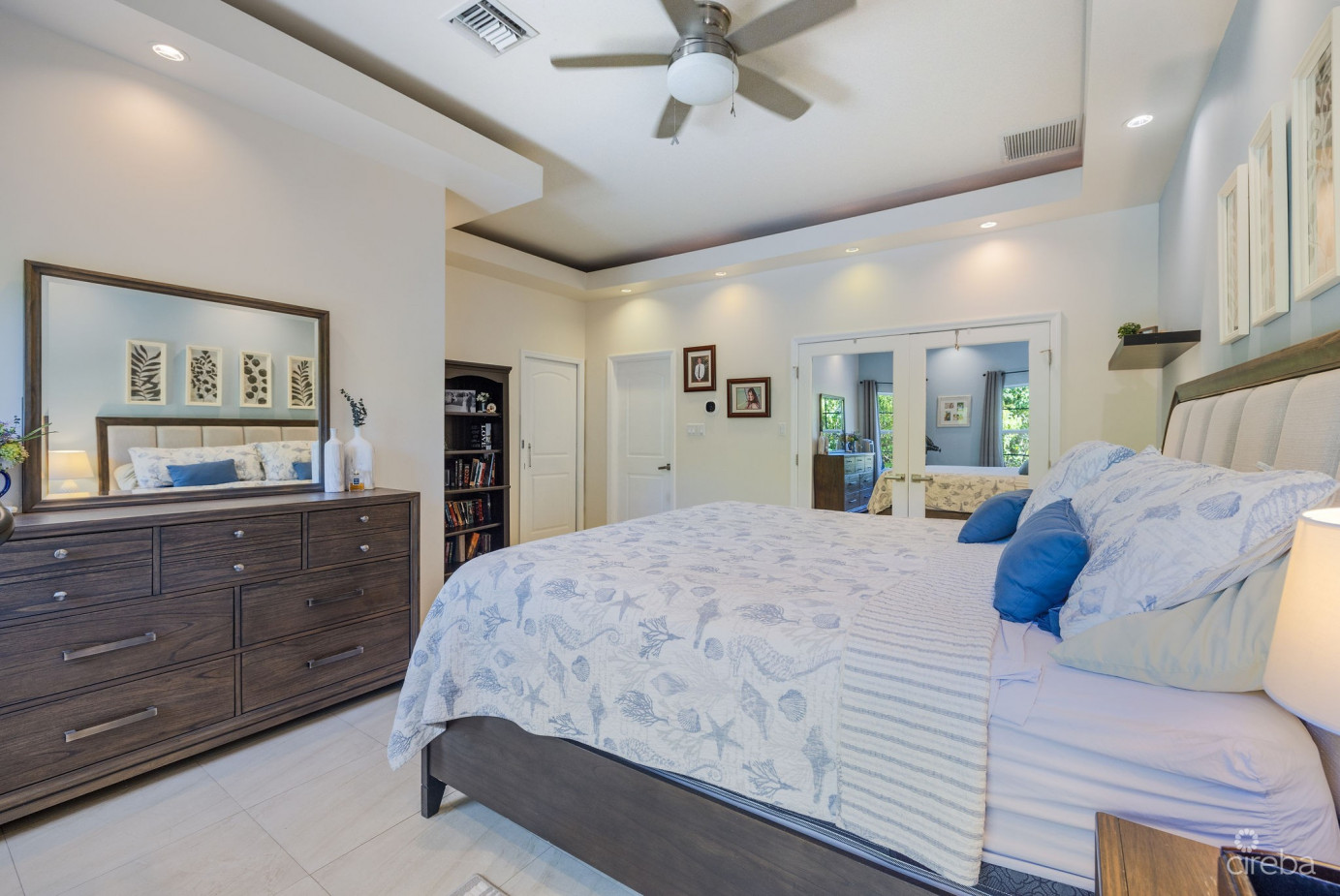 Beach Bay 3 Bedroom Plus Den