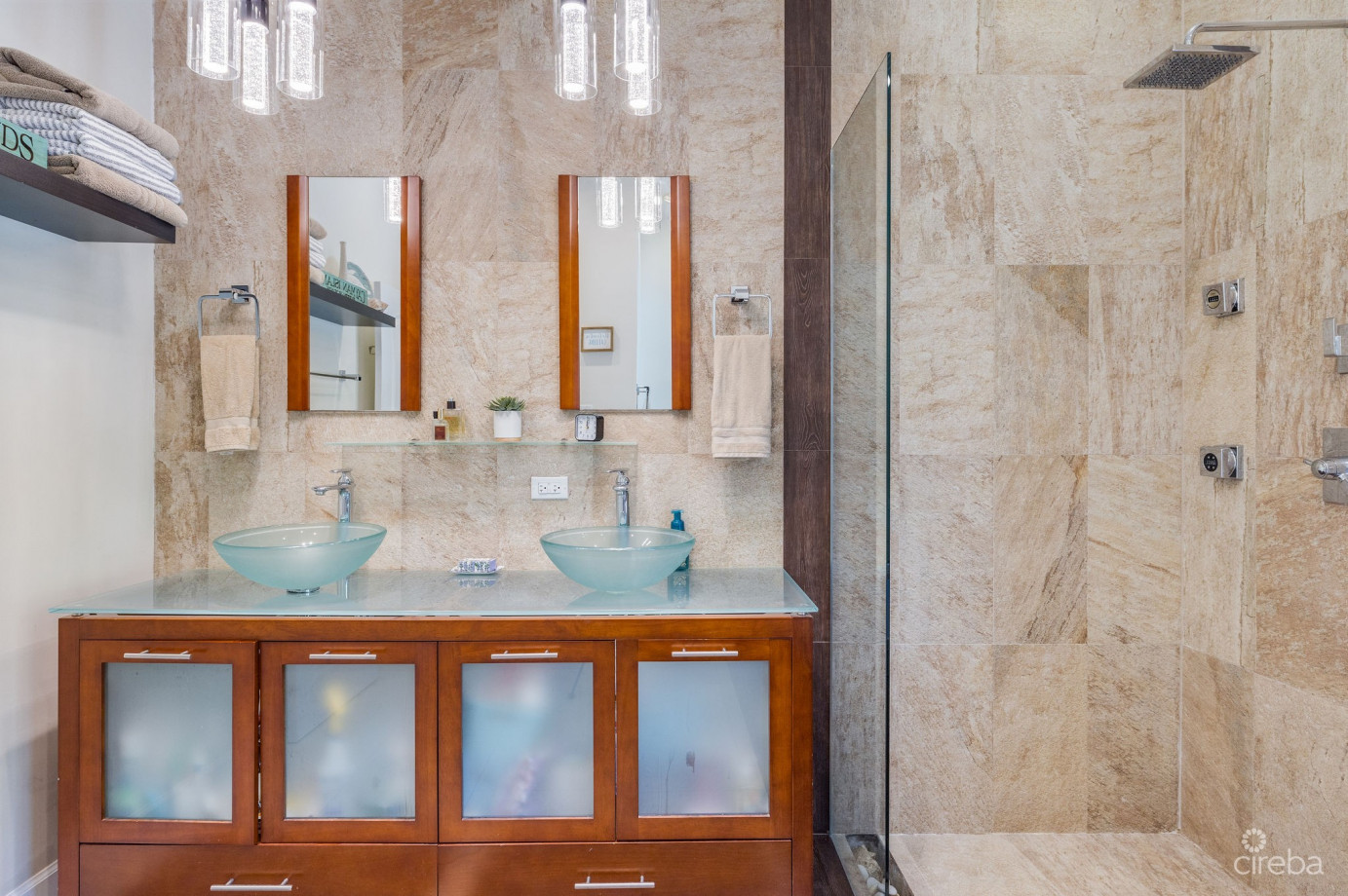 Beach Bay 3 Bedroom Plus Den