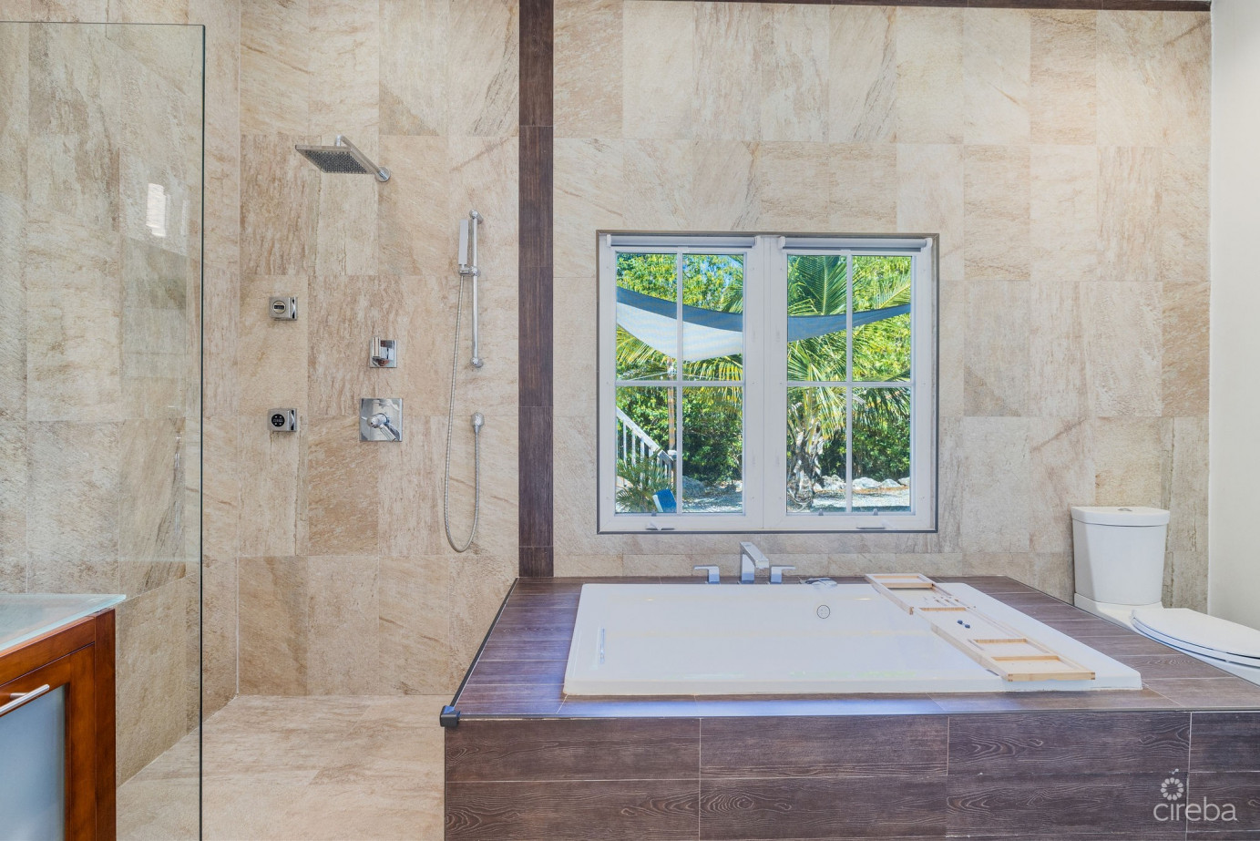 Beach Bay 3 Bedroom Plus Den