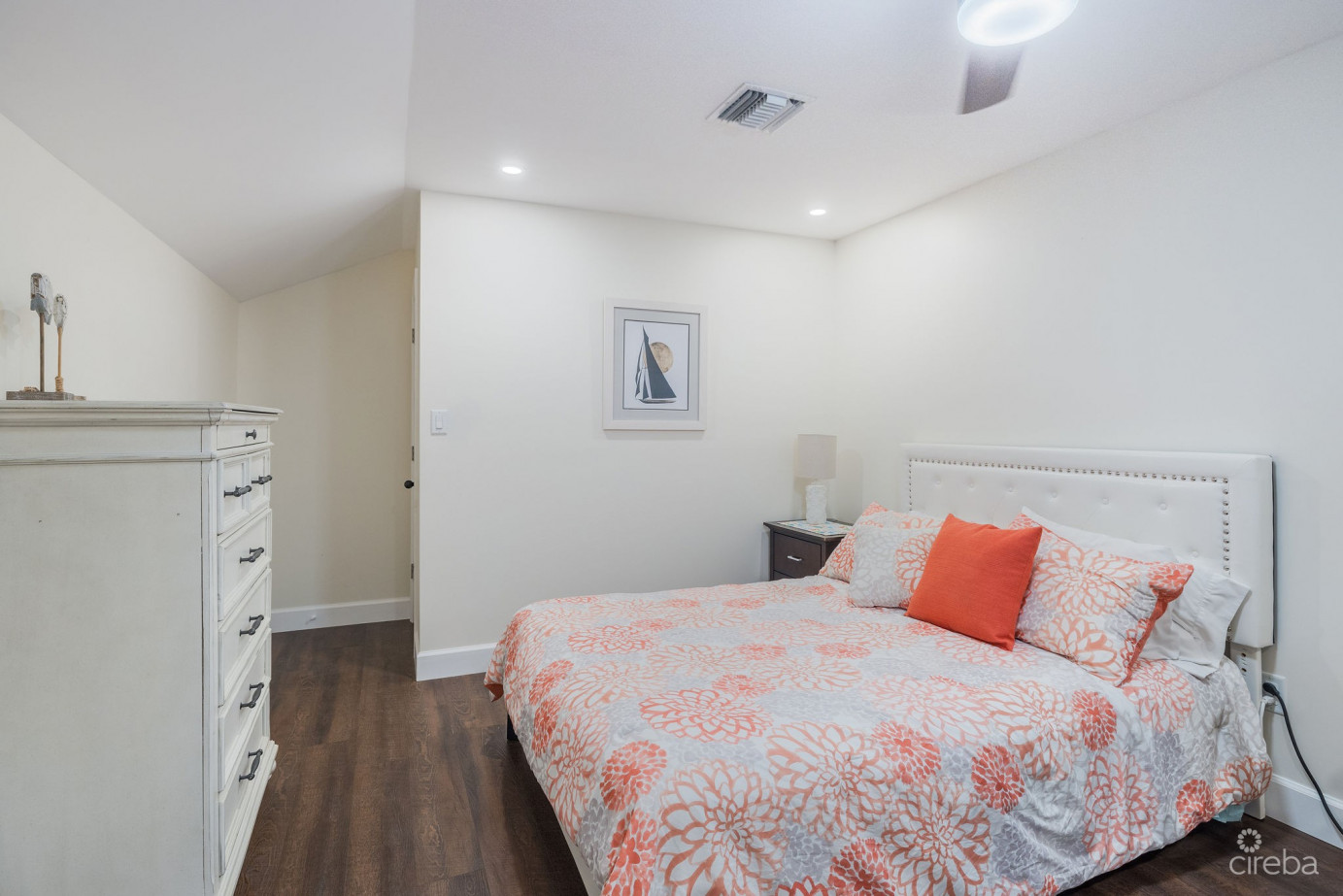 Beach Bay 3 Bedroom Plus Den