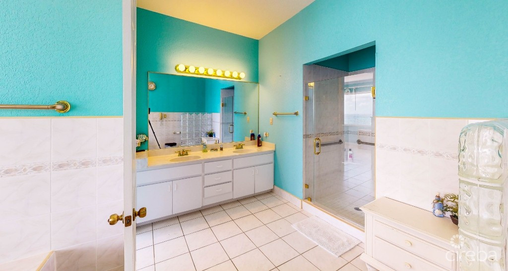 Beachfront Retreat With Pool And Stunning Views