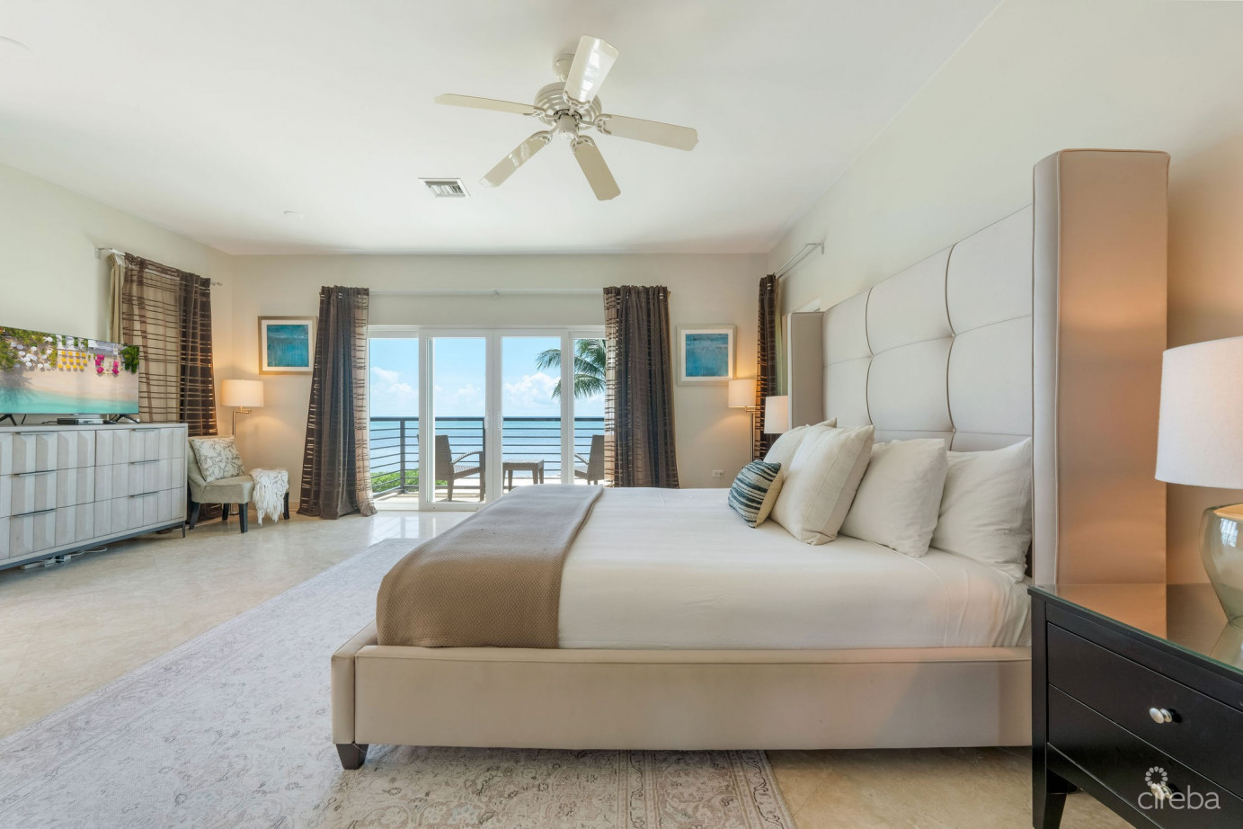 Villa Mora South Sound Beachfront