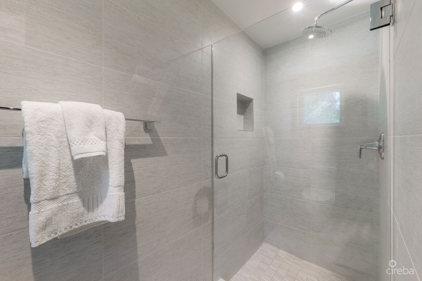 Villa Mora South Sound Beachfront